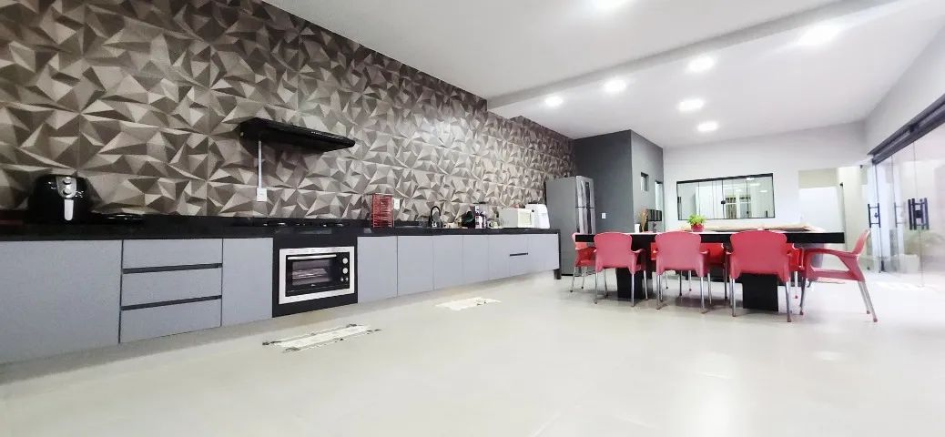 CASA COM FINO ACABAMENTO, BEM LOCALIZADA - Foto 3
