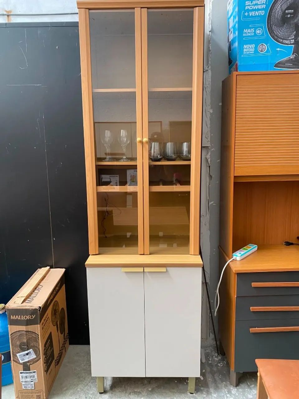 CRISTALEIRA COM LED PEÇA UNICA 