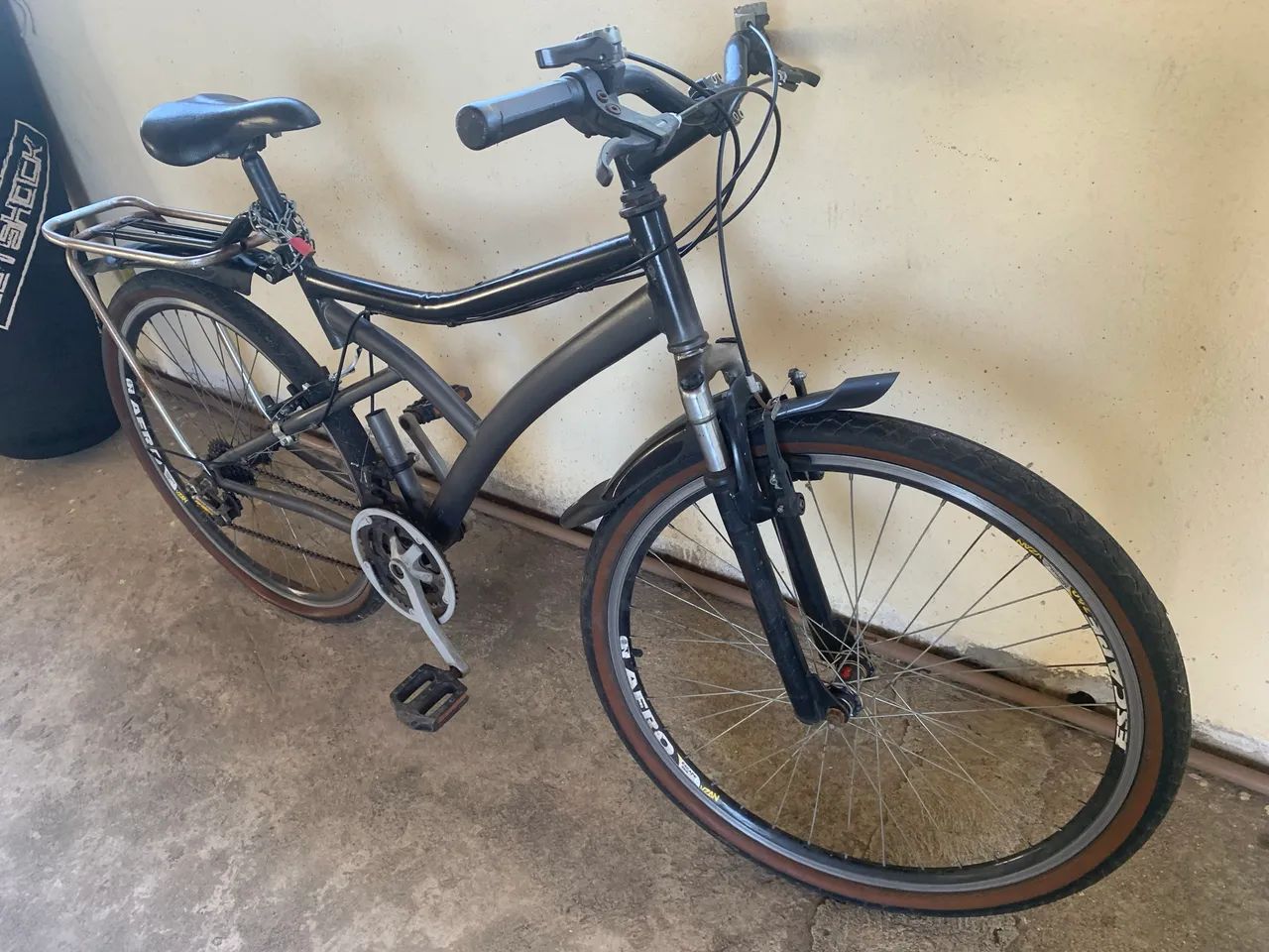 Bicicleta Aro 26 com Marchas, Bagageiro e Paralamas