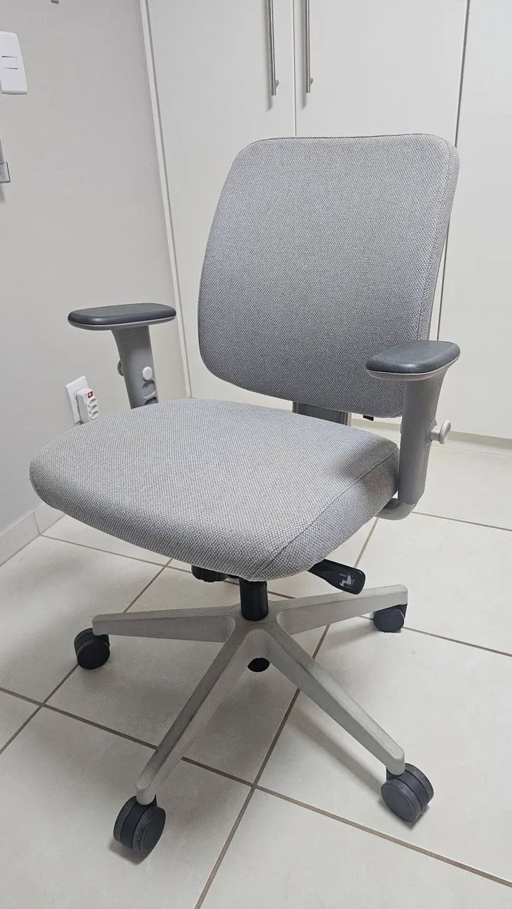 Cadeira Cavaletti cinza