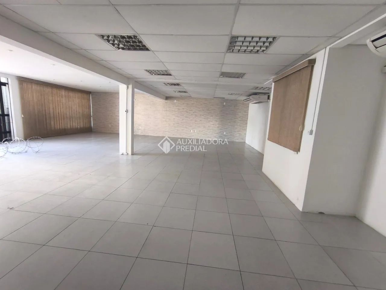 Prédio Comercial com Fachada Espelhada para Aluguel - 600m² - Localização Estratégica - Foto 3