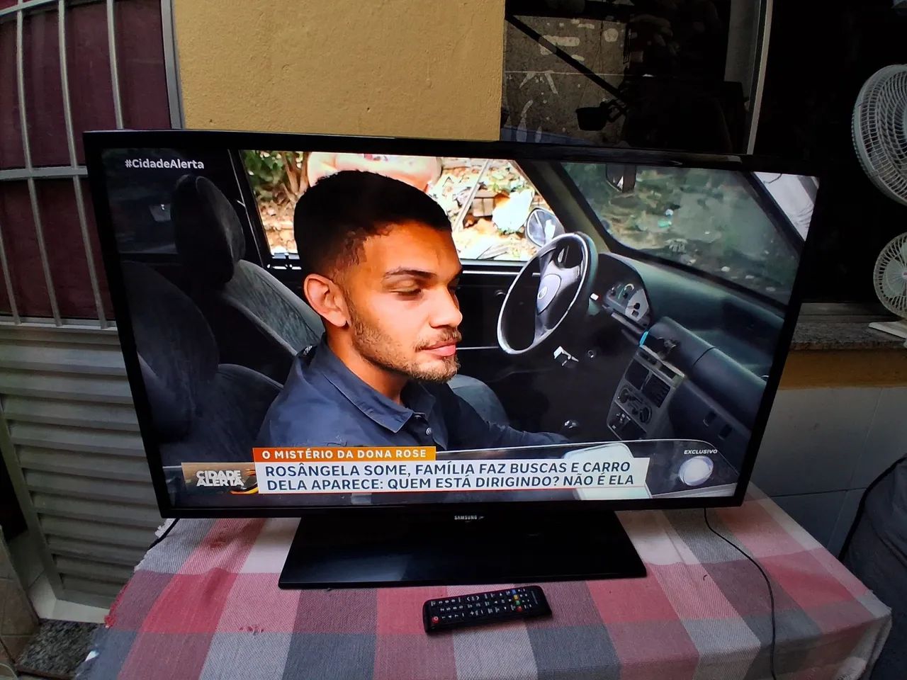 Vendo tv Samsung 40 polegadas led digital não é smart  - Foto 4