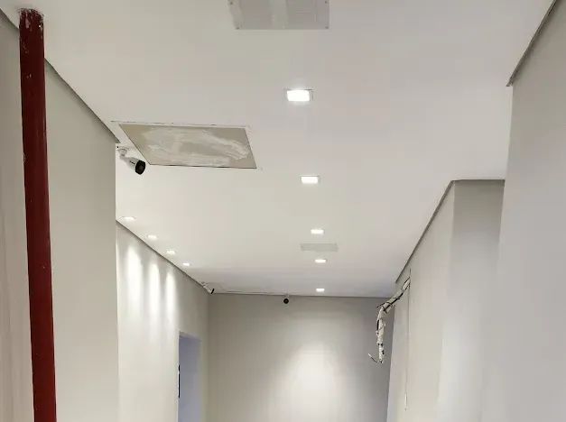 SALAS COMERCIAIS, VALORES DIFERENTES, VAZIA E MOBILIADA, EM CIMA RESTAURANTE AVENIDA, CIDA - Foto 4