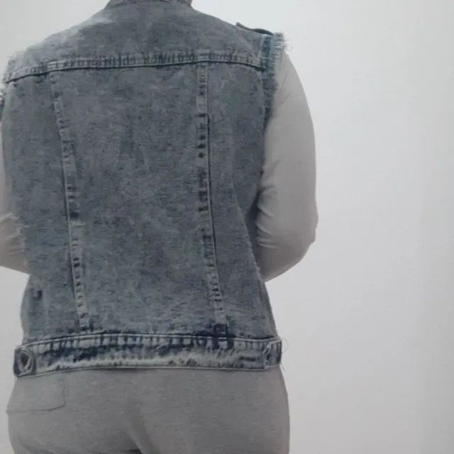 colete jeans com aplicação de perolas da bluelover - Foto 2