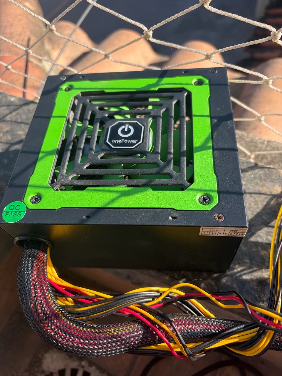 Fonte One Power 600W 115V e 220V