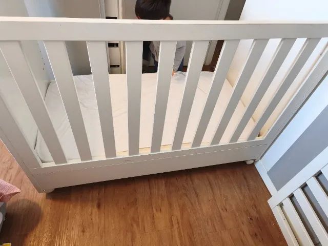 Berço 2 em 1 - vira cama 