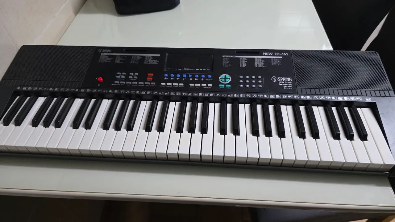Teclado Musical Spring NEW TC-161 com 61 teclas. - Instrumentos