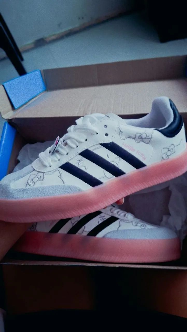 Tênis Adidas Samba Hello Kitty 