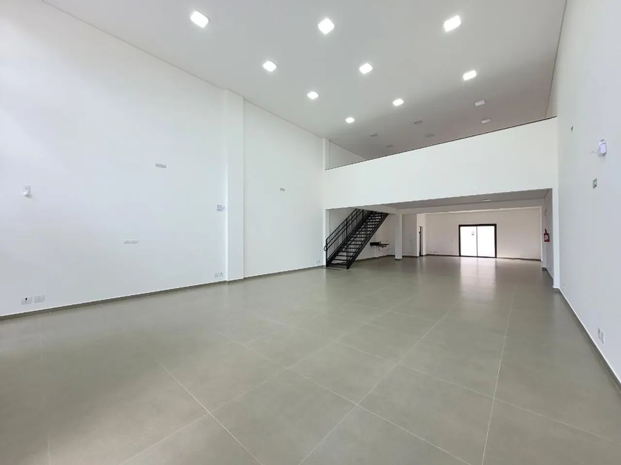 Sala para alugar em Maringá, Zona 04, com 437 m² - Foto 3