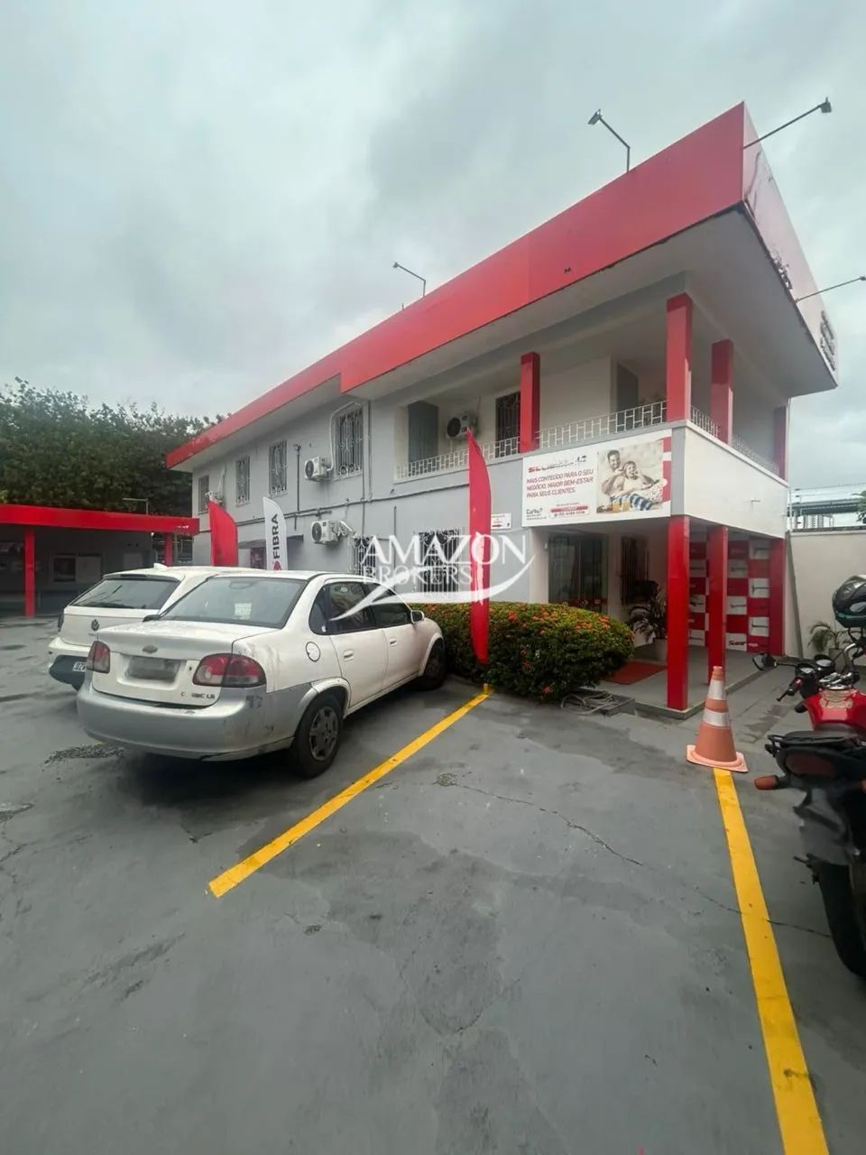 Centro - 551,48 - Prédio Comercial na Rua Ramos Ferreira - Vendo
