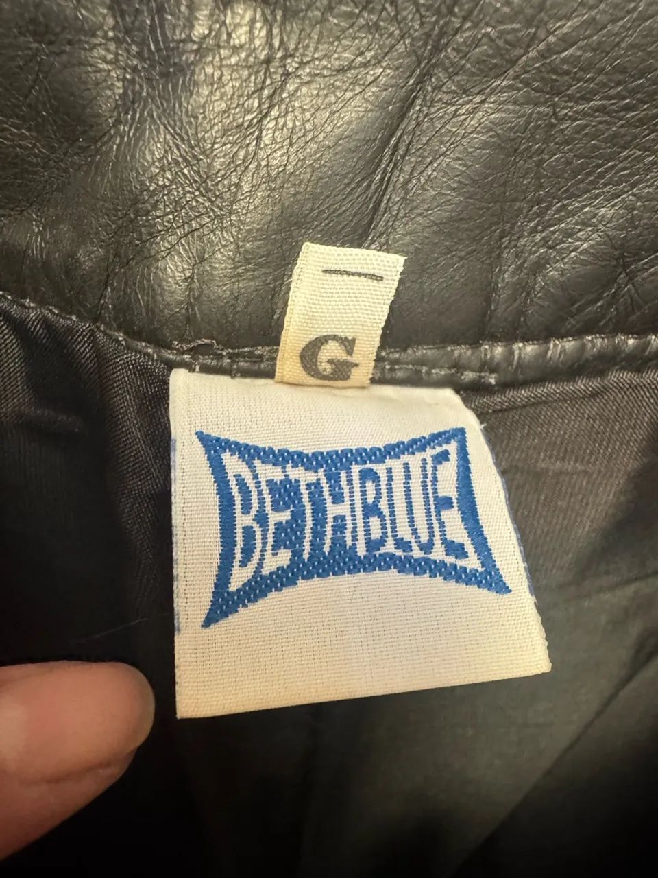 Calça de couro preta Bethblue feminina - Foto 4