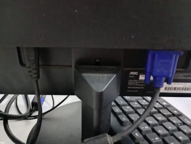 MONITOR AOC 19 POLEGADAS - USADO ENTRADA VGA - Foto 5