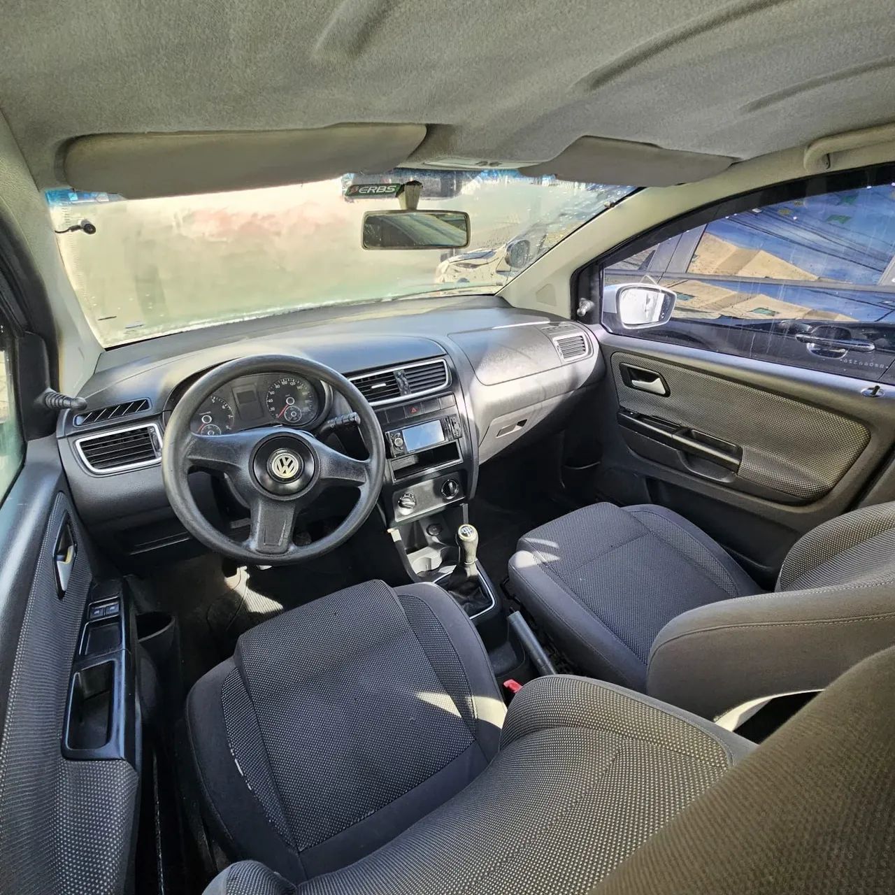 Volkswagen Fox 1.0 MI Total Flex 8V 5P 2011 - Foto 4