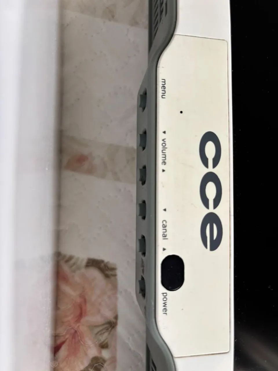 Monitor TV CCE LN24GW - defeito - Foto 3