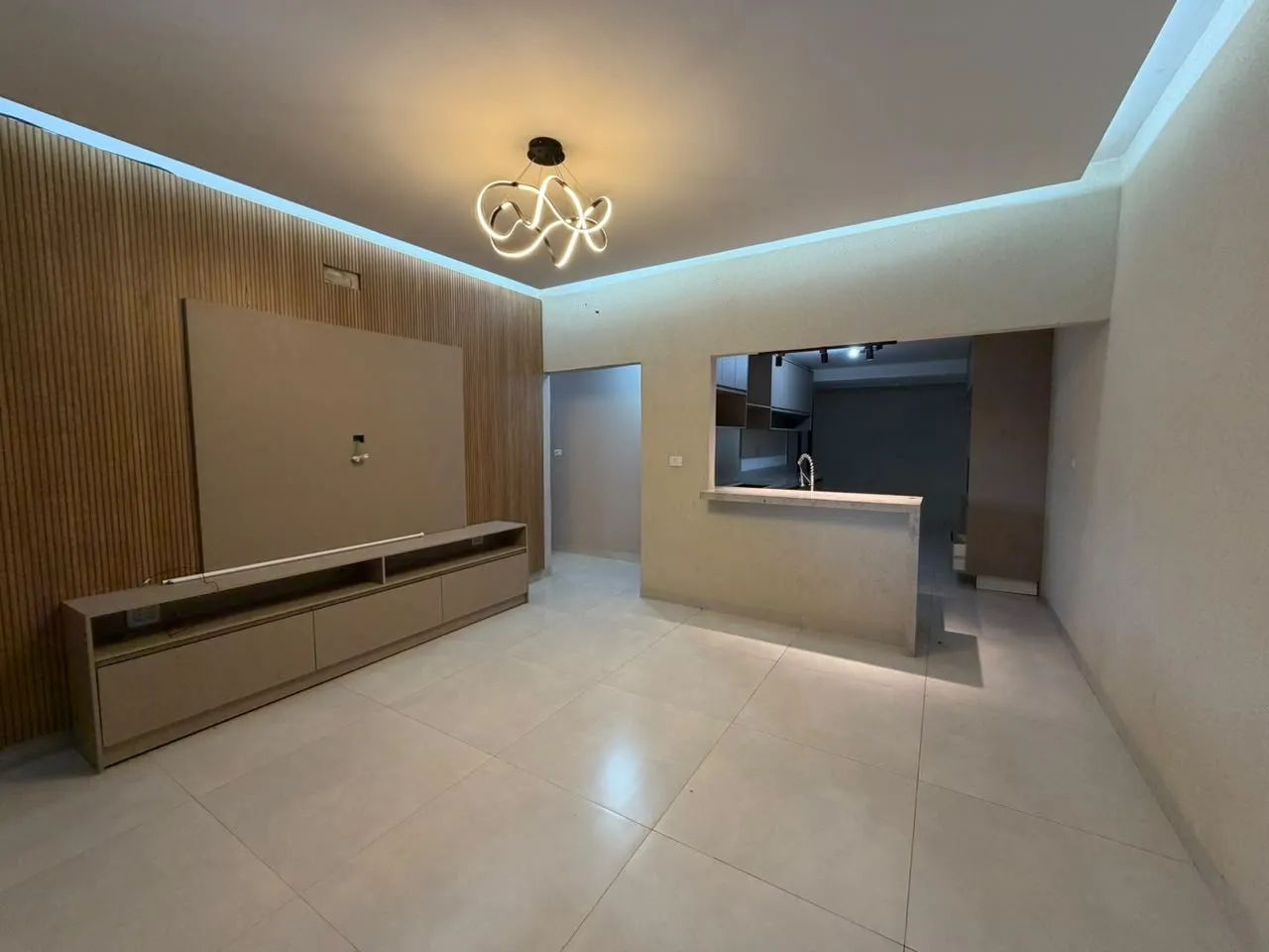 OPORTUNIDADE!! Casa belíssima e espaçosa  - Foto 4