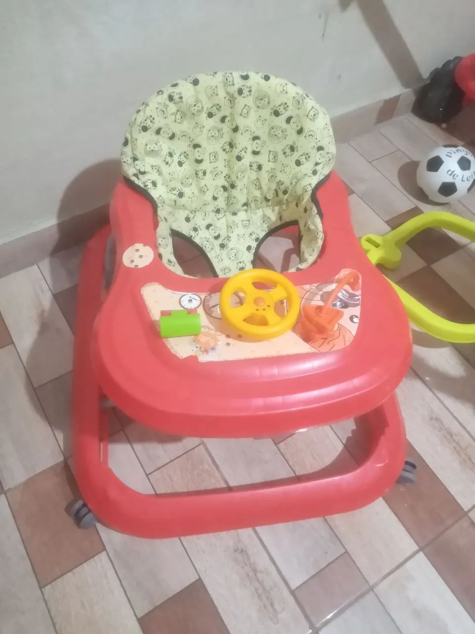 Vendo andajá e bebê conforto