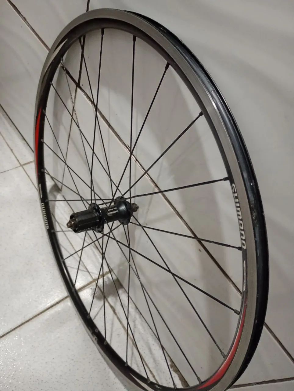 Roda Shimano speed - Foto 2