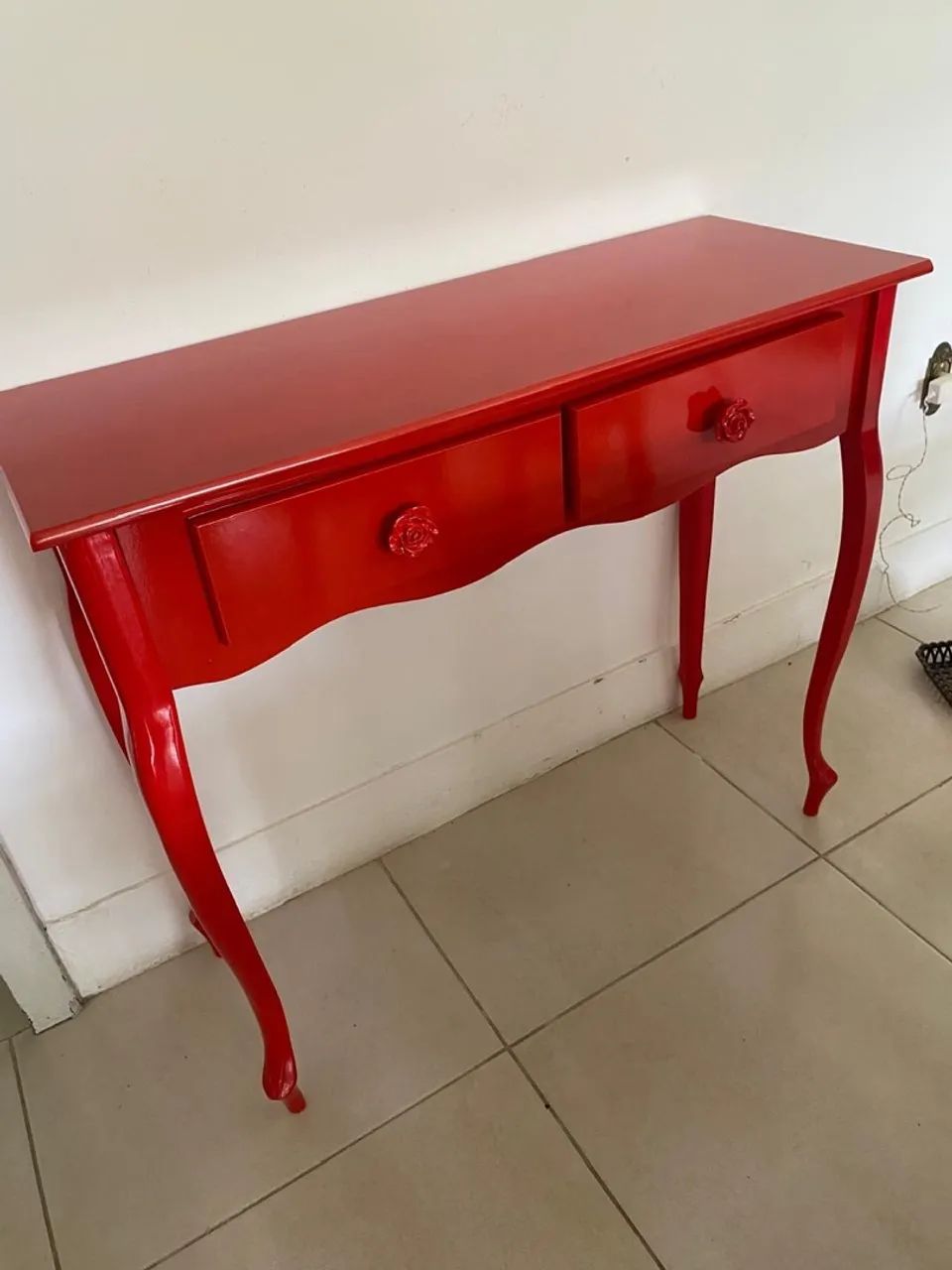 Aparador mesinha de sala vermelho 