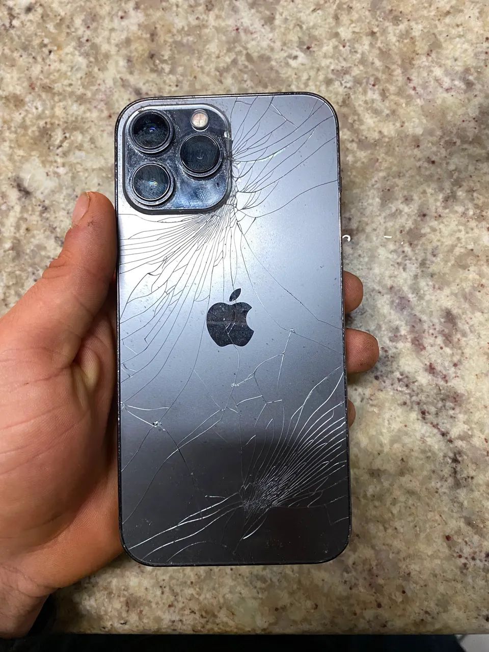 iPhone 13 Pro Max - Com Defeito na Tela e Traseira Quebrada