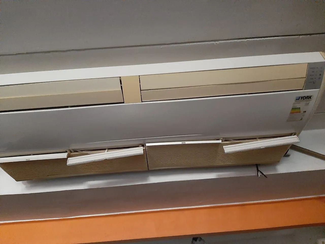 Ar condicionado split piso teto yok de 60.000 - Foto 3