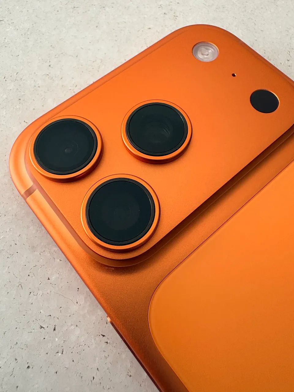 iPhone 17 Pro 256 Gb com carregador e cabo