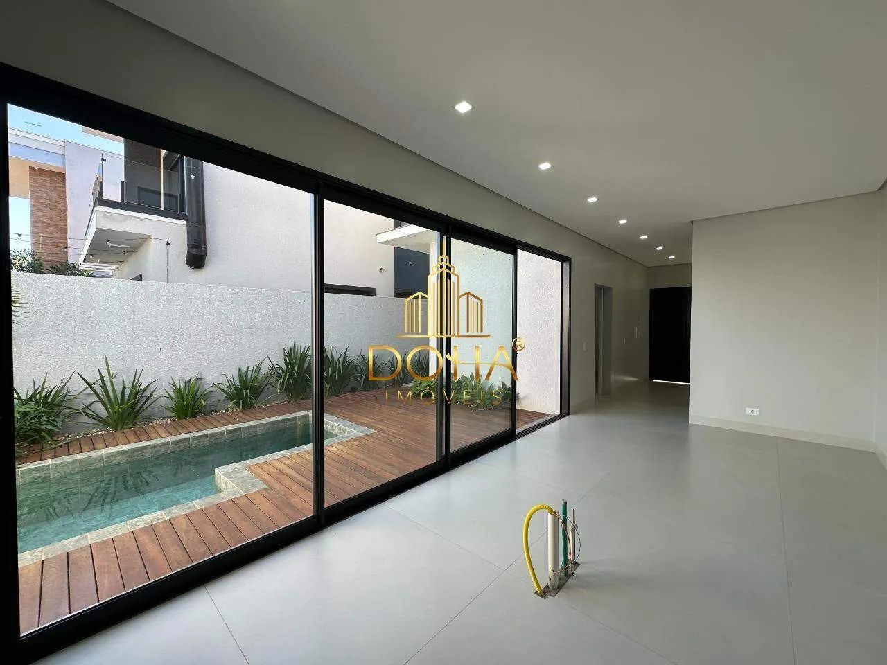 SOBRADO COM 3 SUÍTES E 1 QUARTO - CONDOMÍNIO - Foto 4