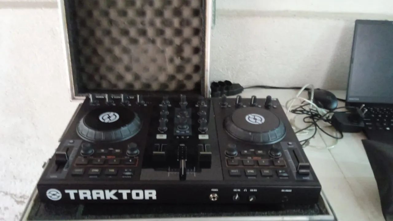 Controladora Traktor kontrol S2