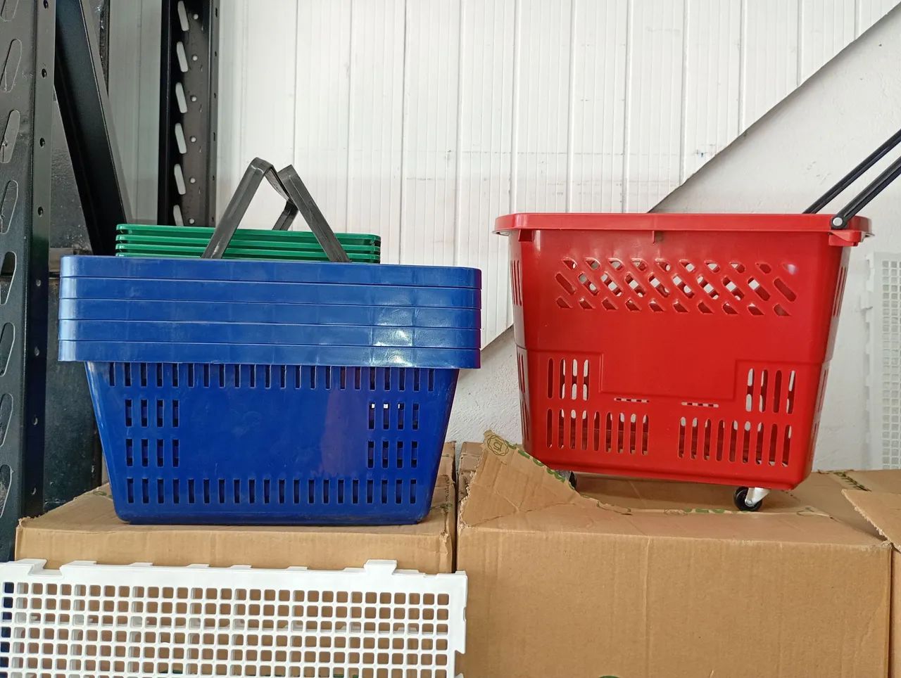 CESTA PARA MERCADINHOS COM RODAS E DE MAO * - Foto 3