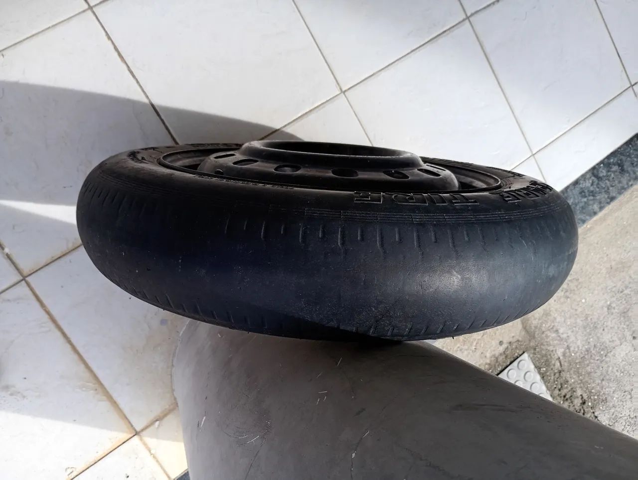 Roda e Pneu Ford (aro 14) - Foto 3