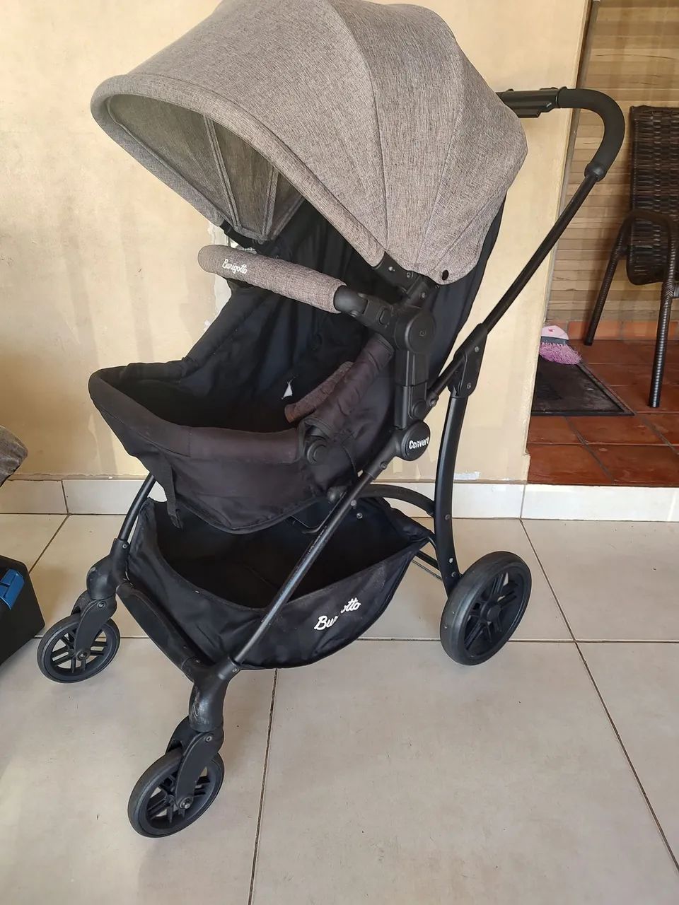 Carrinho, bebê conforto e base Burigotto  - Foto 4