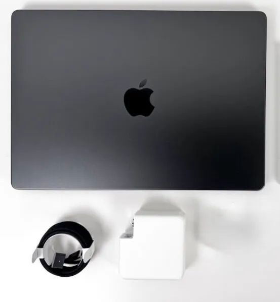 MacBook Pro M5 512GB space black - Foto 2