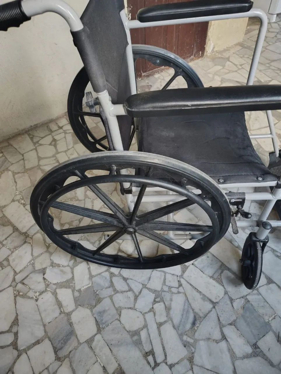 Cadeira de rodas em perfeito estado. - Foto 3