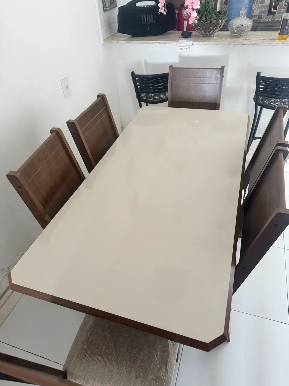 Mesa com 6 cadeira 