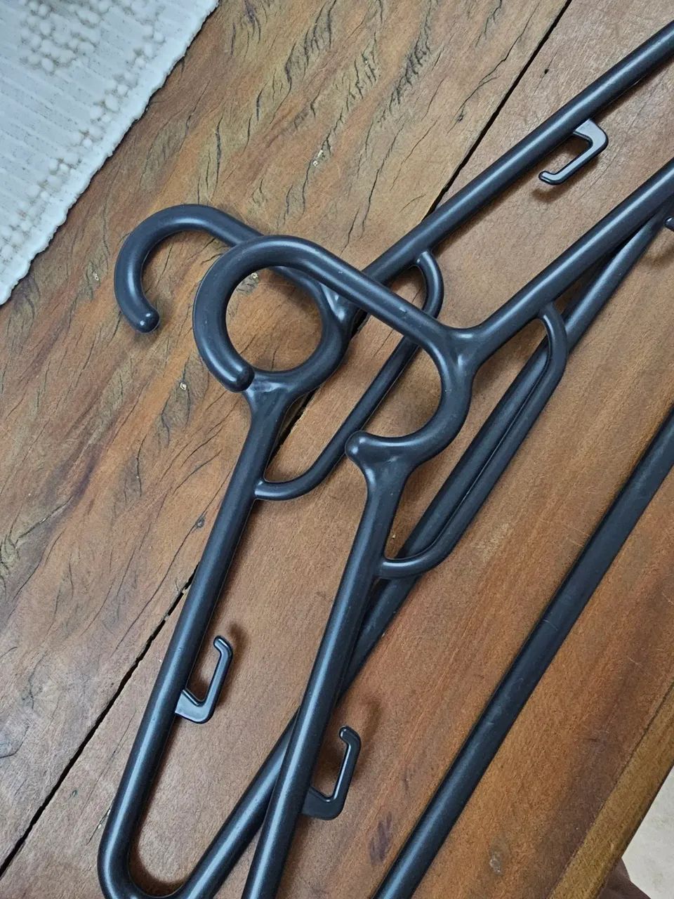 Cabides de plástico preto - Foto 2