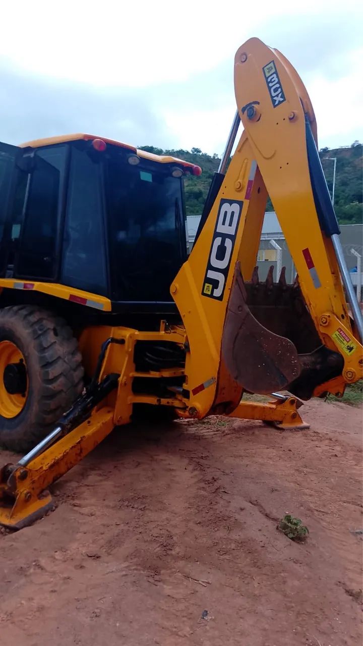 Retroescavadeira JCB - Foto 6