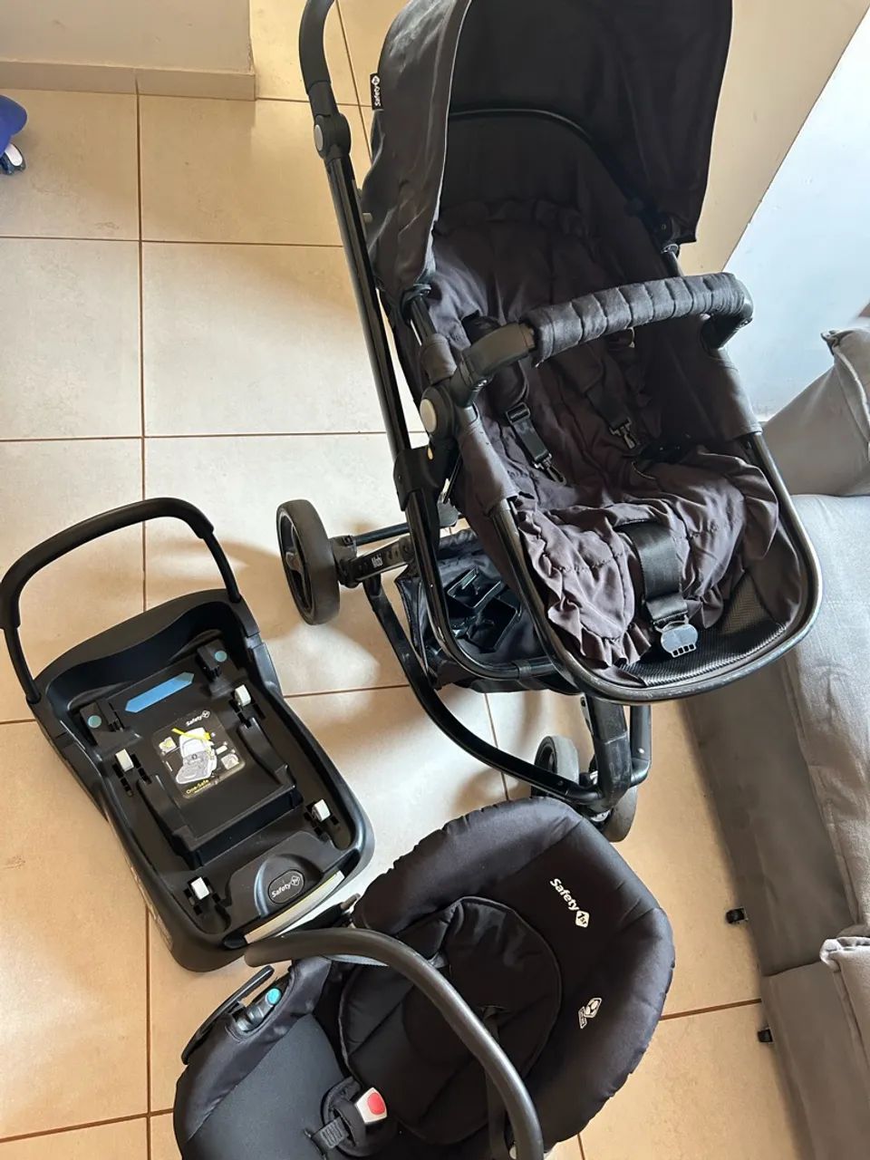 Vendo carrinho + bebê conforto + base para carro