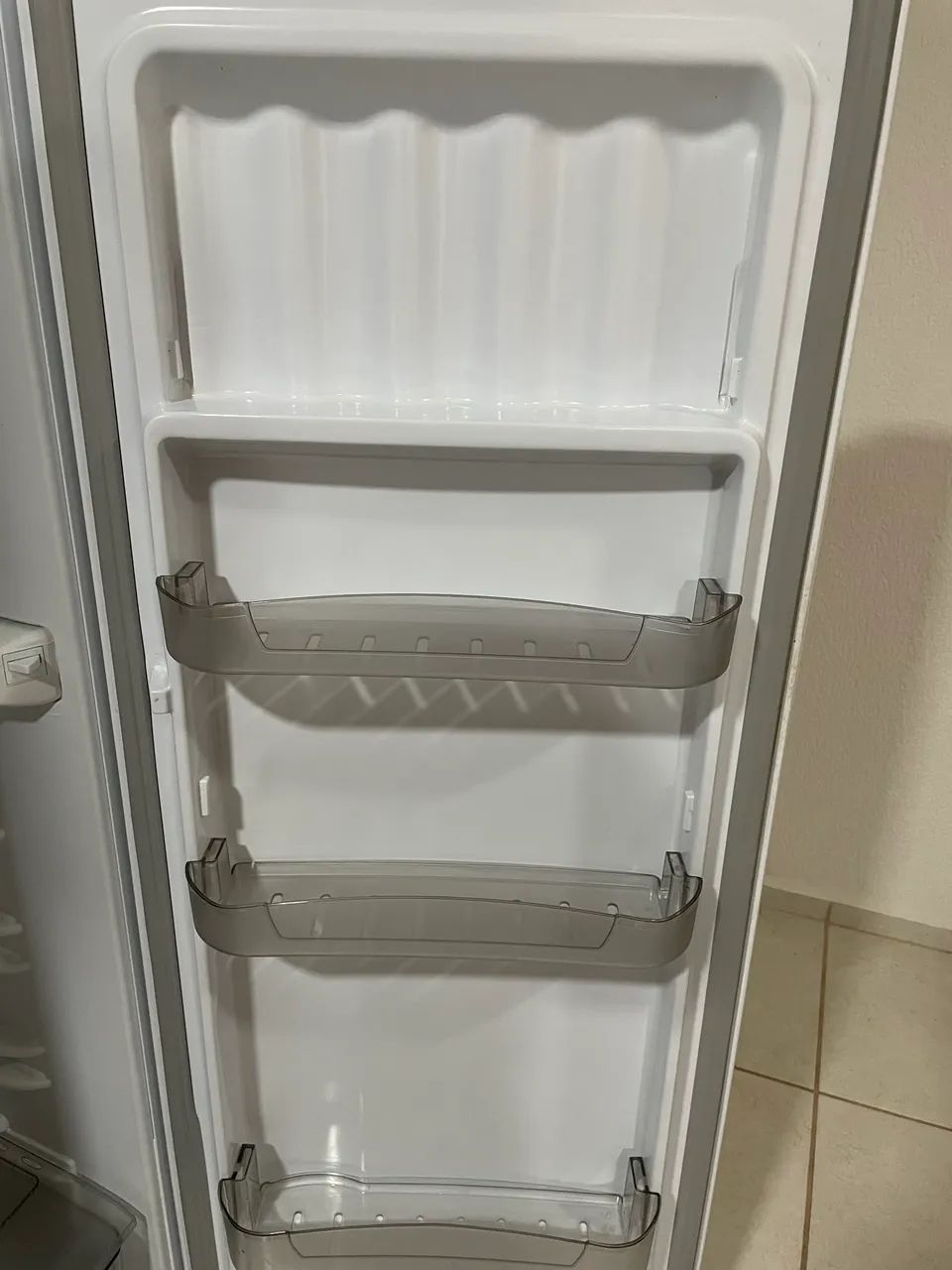 Geladeira Esmaltec - Foto 2