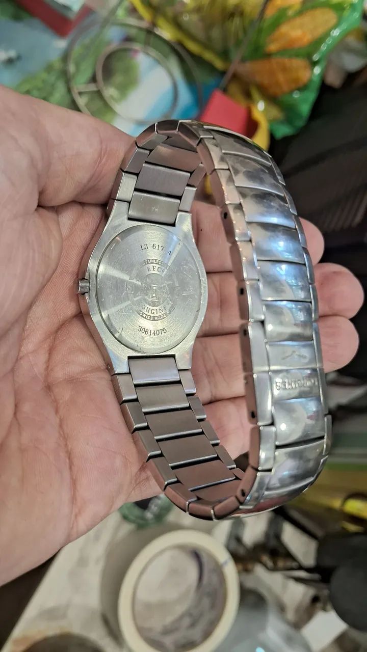 relógio é um Longines Oposition em aço inoxidável com mostrador branco. - Foto 4