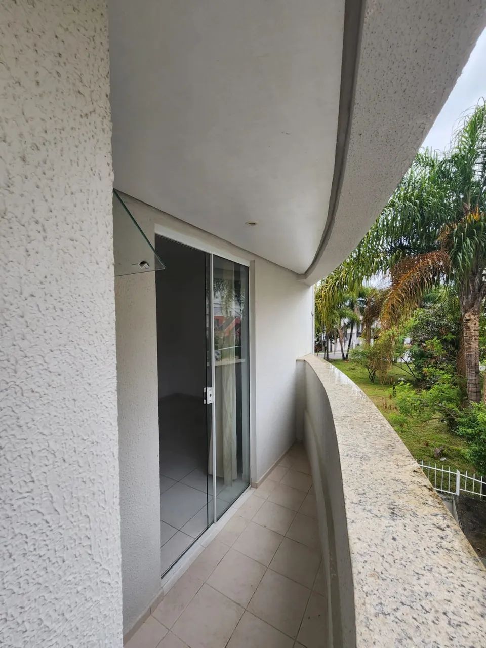 Apartamento na Pedra Branca, 1º andar, com dois quartos, garagem e sacada - Foto 5