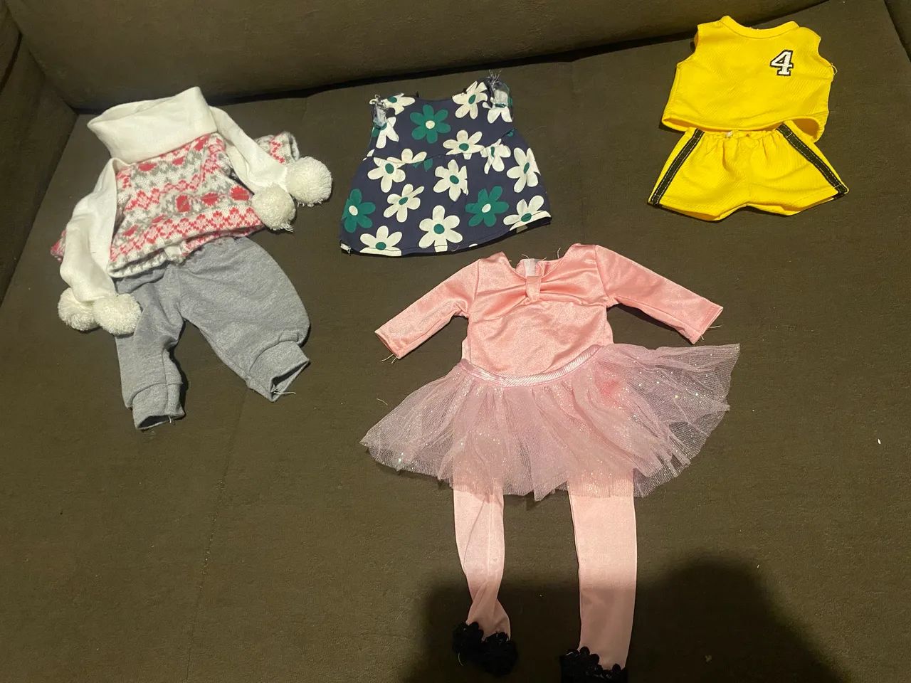Boneca com acessórios e roupas - Foto 3