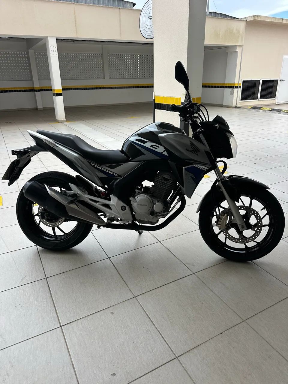 Vendo cb250 twister  - Foto 2