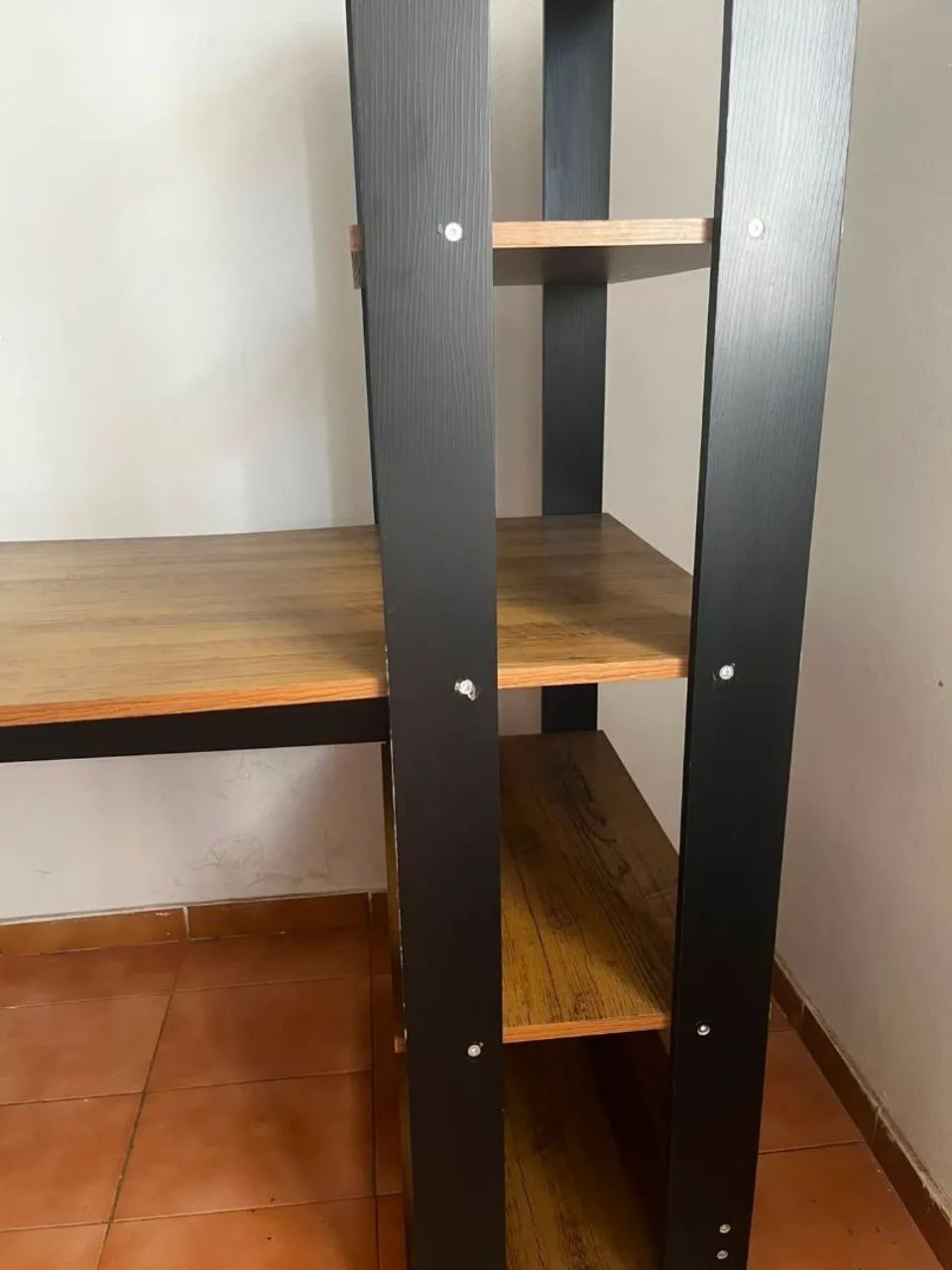 Mesa de escritório usada com prateleiras - Foto 5
