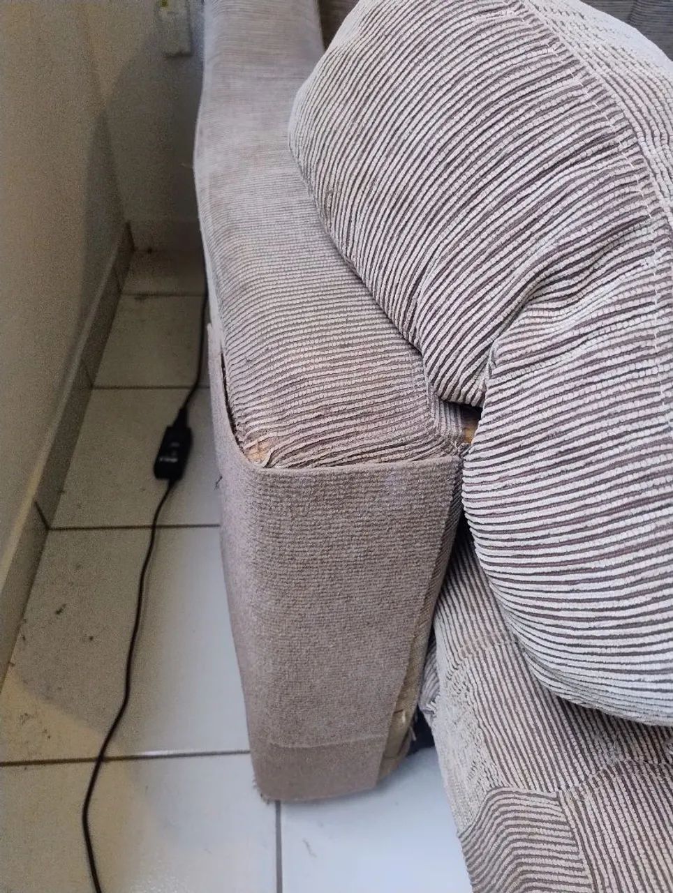 Vendo sofá cama - ÓTIMA ESTRUTURA, MADEIRA DE VERDADE, SOFÁ PESADO  - Foto 4