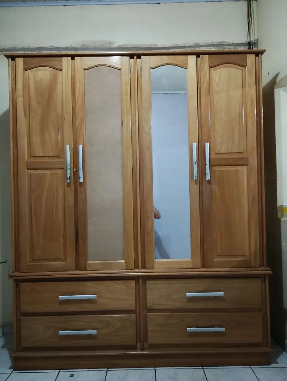 Guarda roupa, madeira de cerejeira 