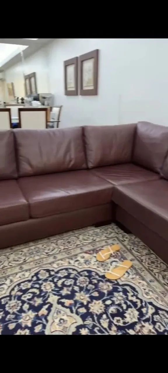 Sofá de canto de couro marron 2,55 x 3,84 com detalhes. Falar com Aline 18- * 