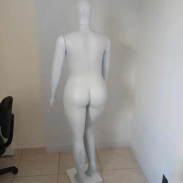 Manequim Plus Size Feminino com 3 braços, cabeça e pedestal - Novo - Foto 4