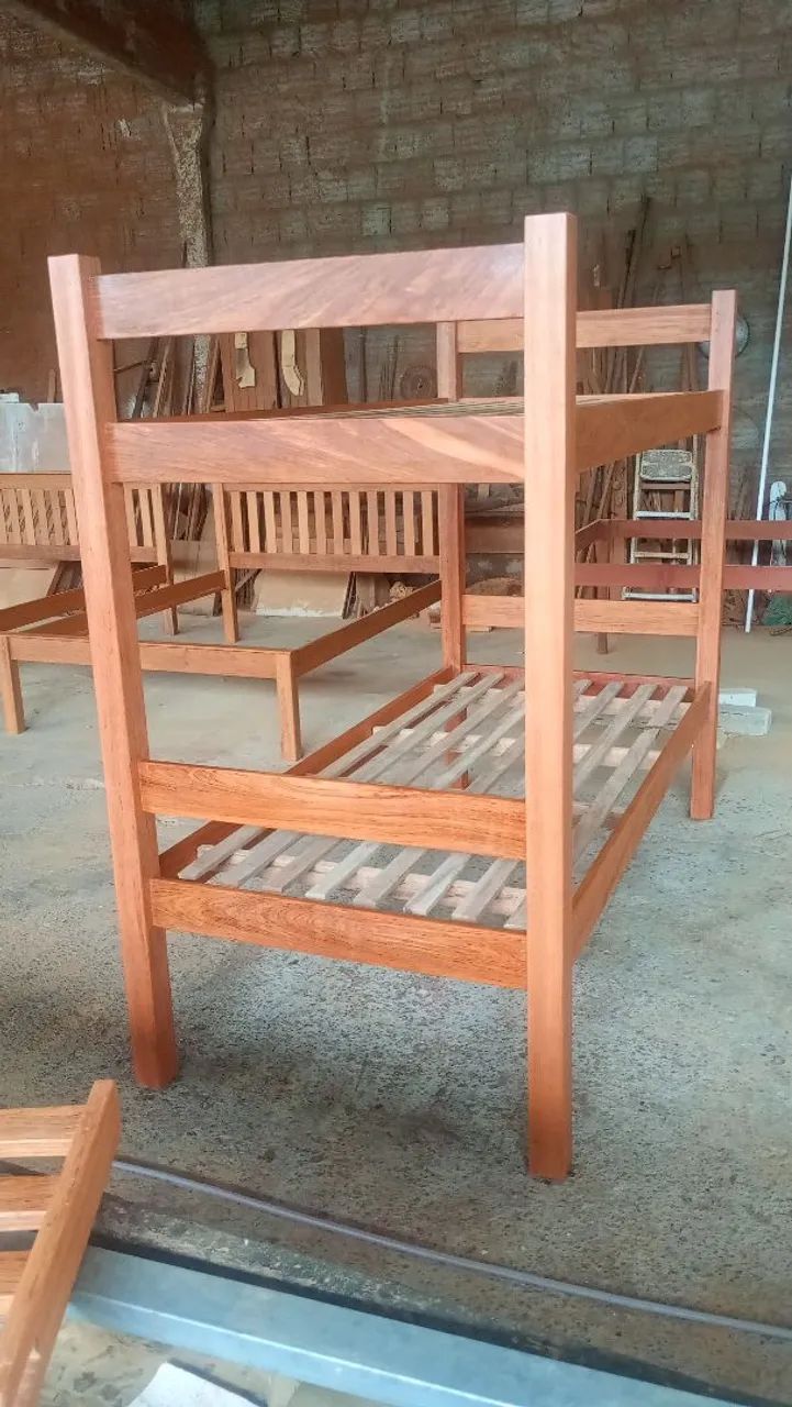 Cama beliche em jatobá modelo porteira