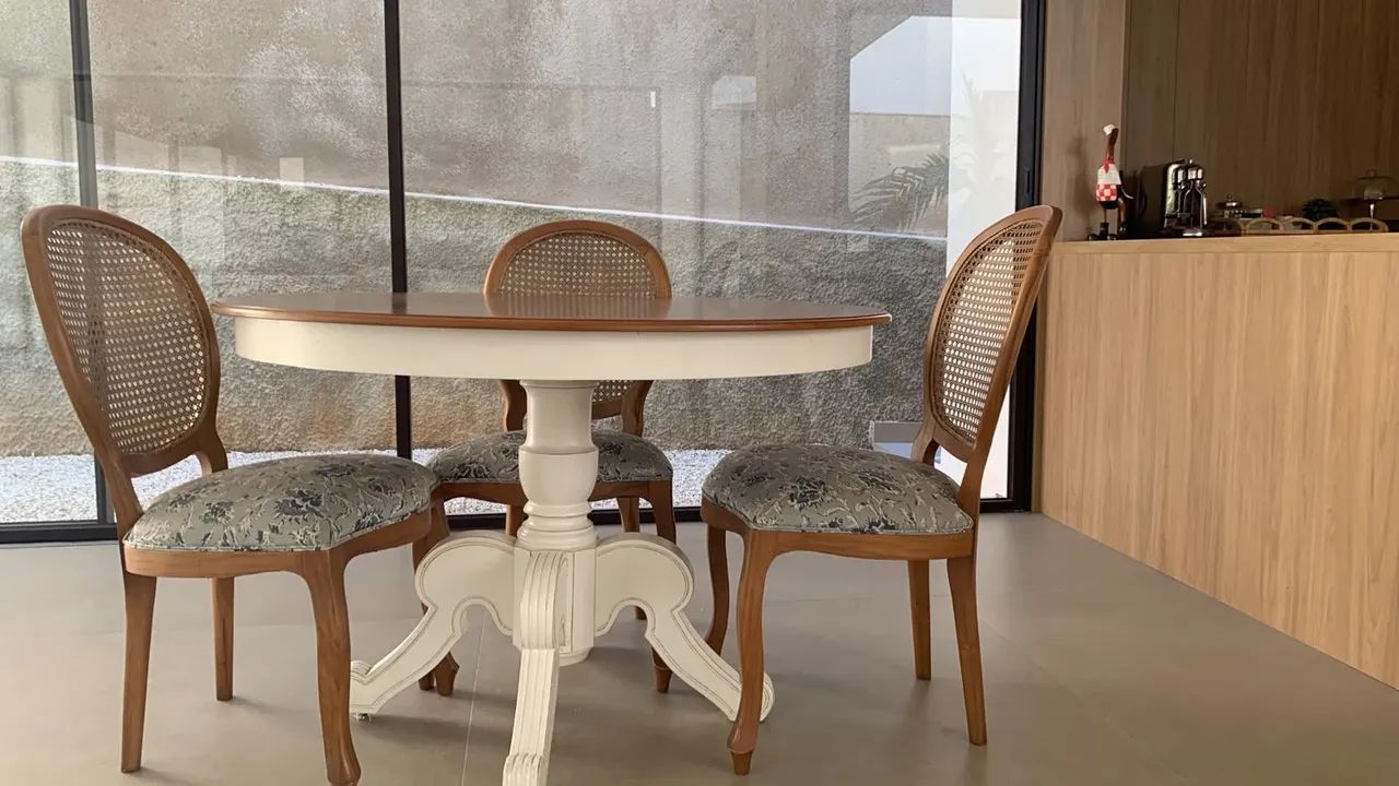 MESA REDONDA DE JANTAR COM CADEIRAS MEDALHÃO  - Foto 5