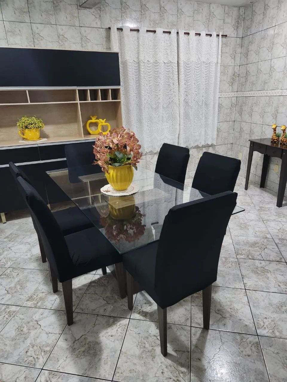 Mesa de 6 cadeiras estampa floral e borboletas - Foto 2