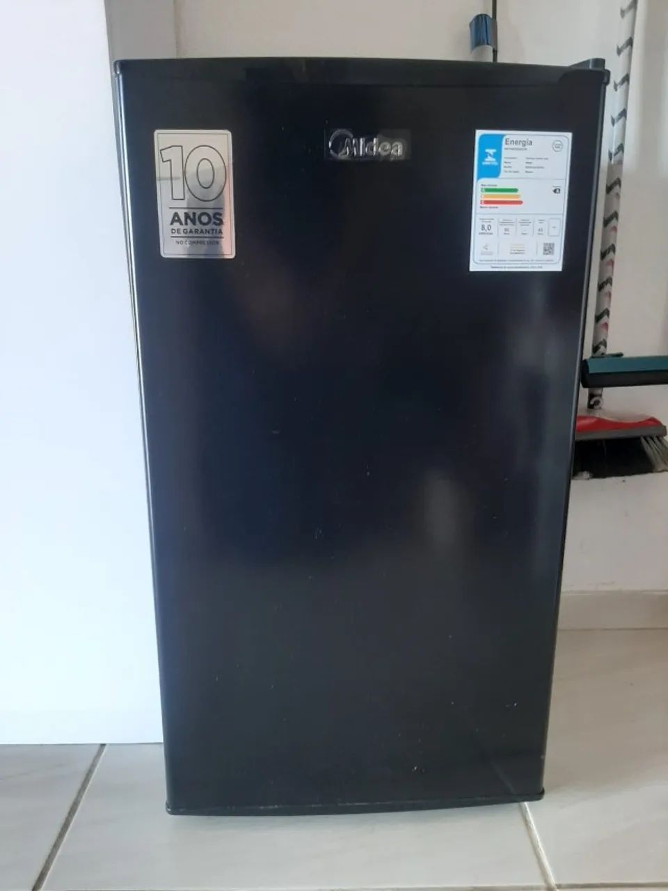 Frigobar Midea 93L Black Edition 